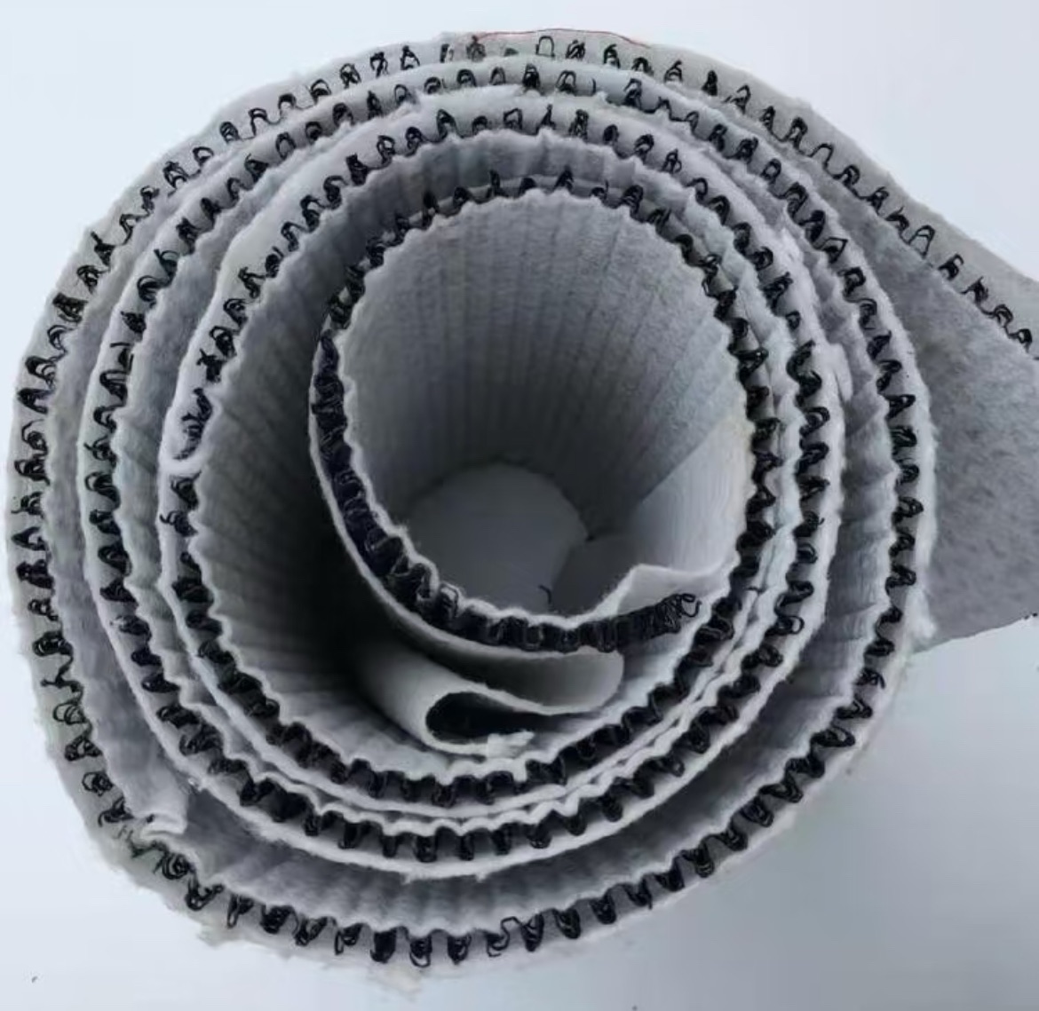 Corrugated Drainage Mat——Does Artificial Turf Have To Be Laid on A Concrete Floor?