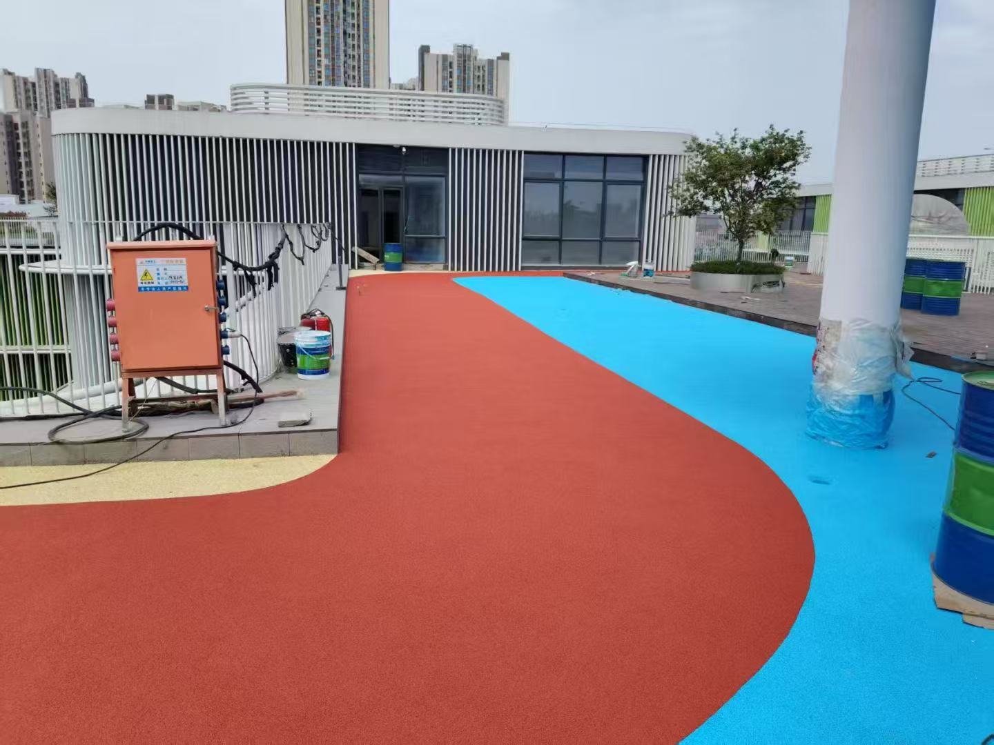 On-Site Spread EPDM Material: A Premier All-Weather Outdoor Sports Solution