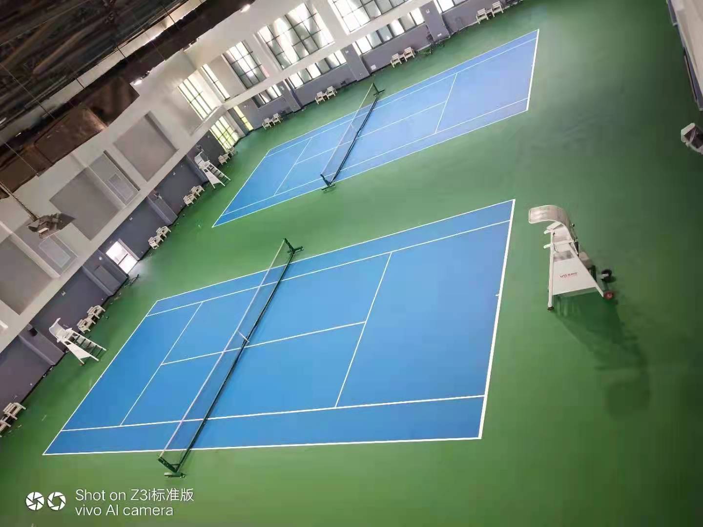 Indoor acrylic tennis court flooring with blue and green surface