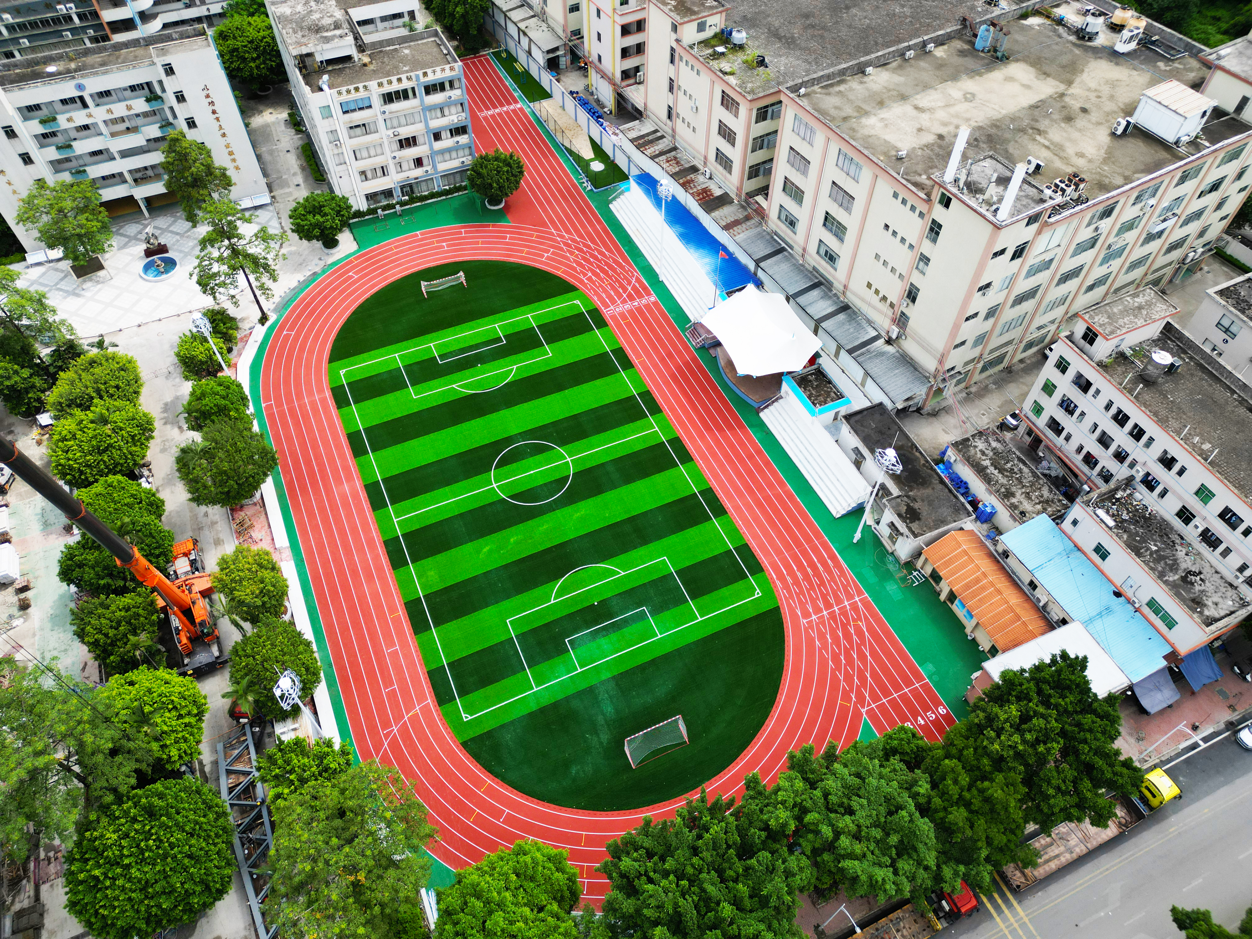 Air-permeable running track surface for school playground