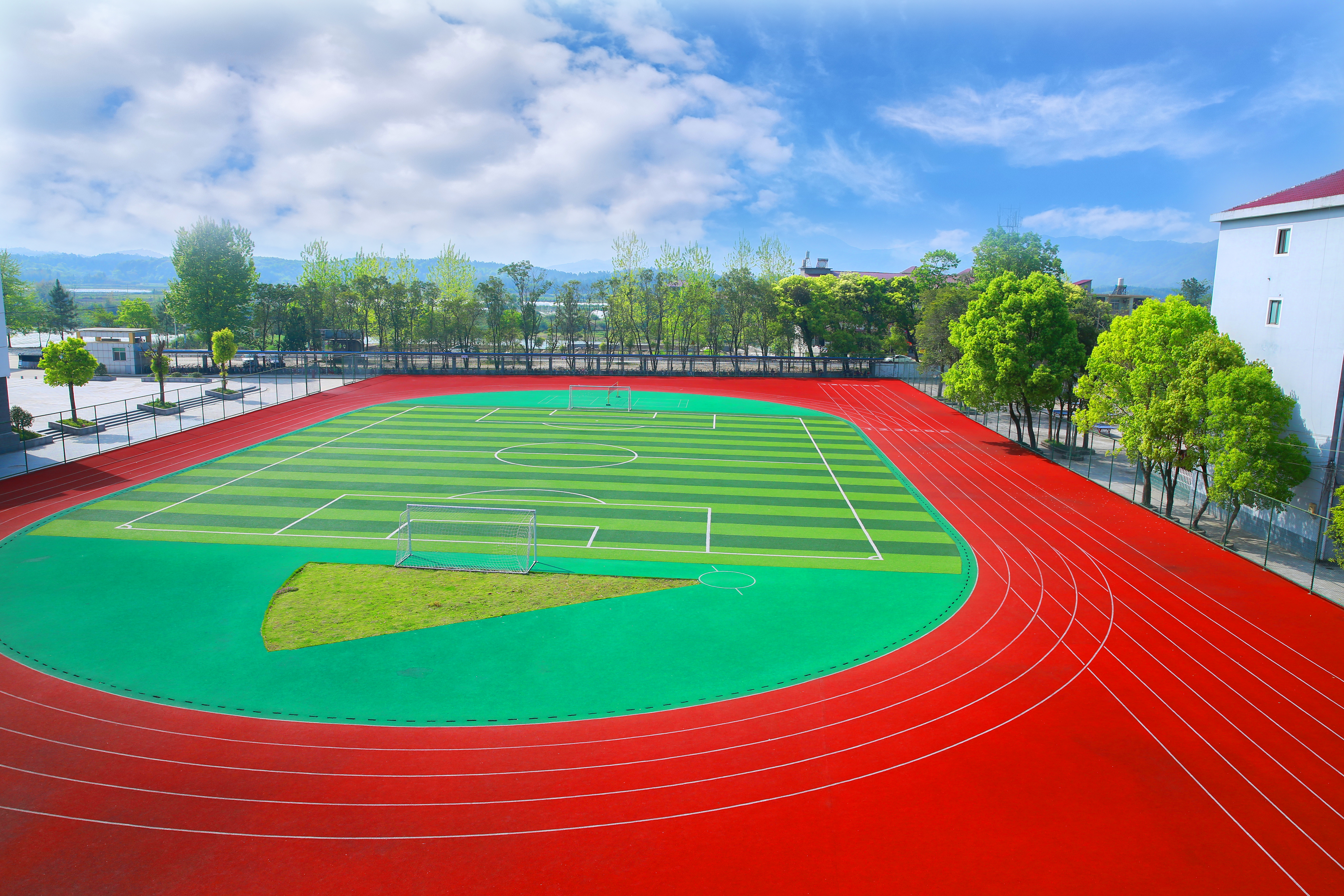 Air-permeable running track surface for school playground